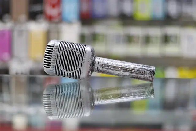 Cómo organizar una noche de karaoke en español: guía práctica