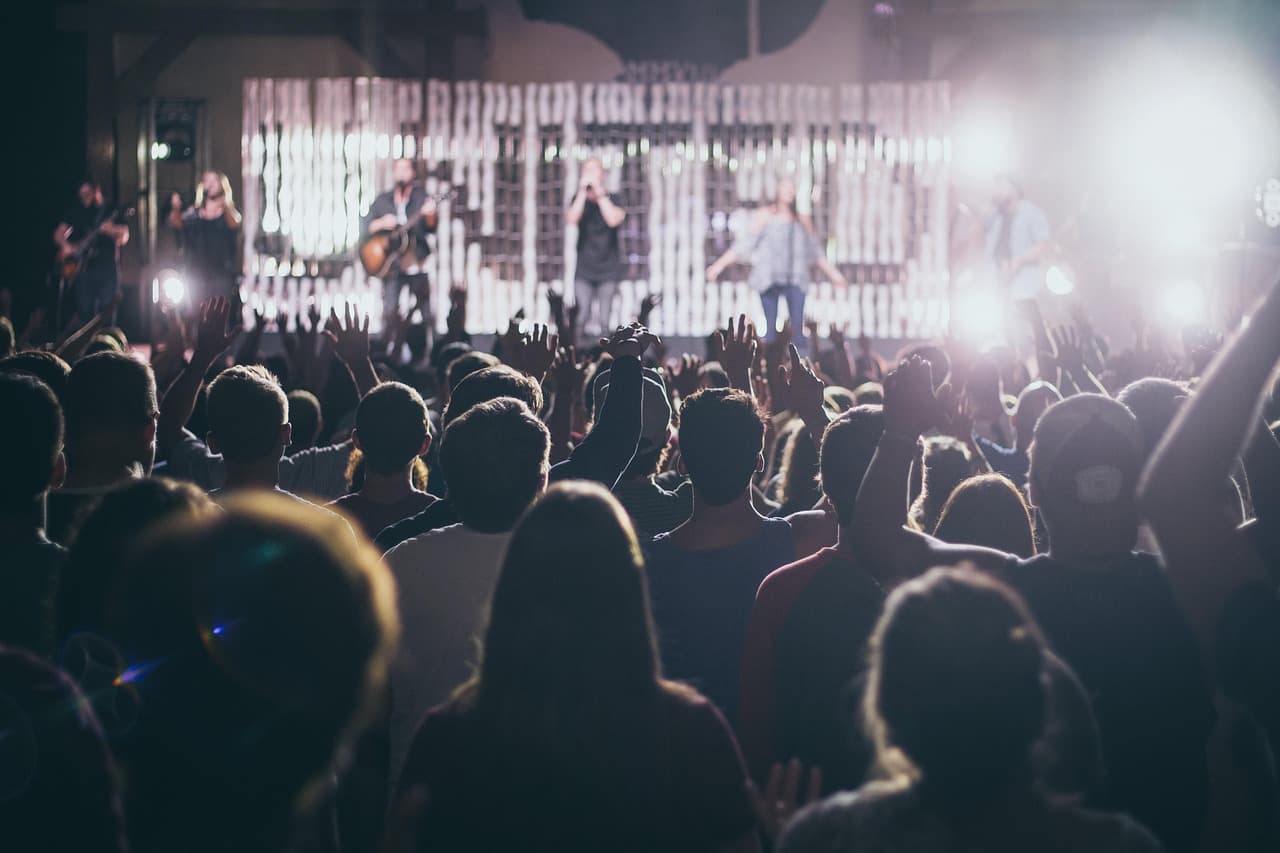 Cómo organizar un maratón de música en español: guía completa