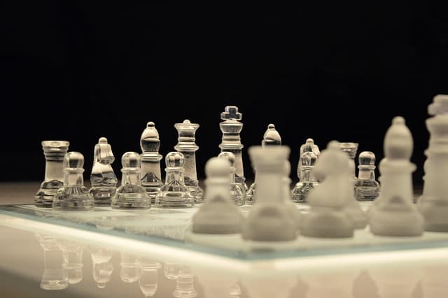 Cómo organizar una noche de juegos de mesa en español