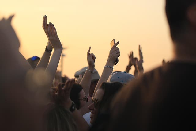 10 consejos para disfrutar de un maratón de música en español